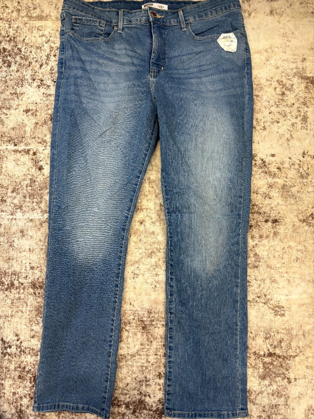 Signature by Levi Strauss Totally Shaping Straight Jeans Medium Wash
